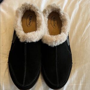 Taos black slip on size 9